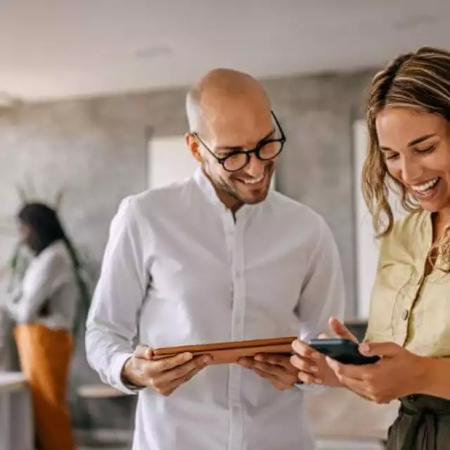 High Speed Quoting When the First to Respond Wins the Buyer
