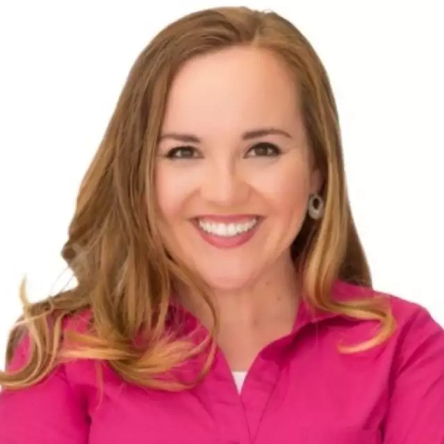 Tara Porter headshot