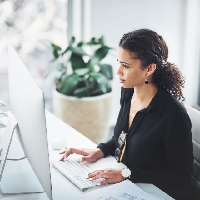 conga-woman-on-laptop-streamline-documents