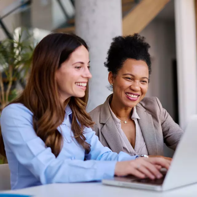 Commercial team building an AI-powered B2B pricing strategy.